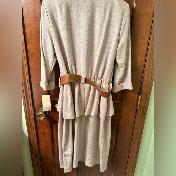 TINA BARRIE NWT VTG 80s Cute Belted dress. Size 16 - Picture 8 of 10